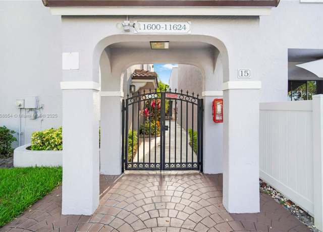 Property at 11604 NW 11th St, Pembroke Pines, FL 33026, 2 beds, 1.5 baths