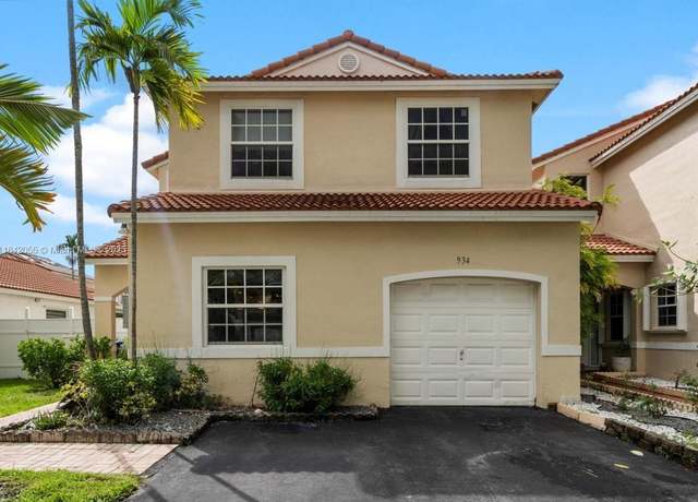 Property at 934 SW 179th Ave, Pembroke Pines, FL 33029, 3 beds, 2.5 baths