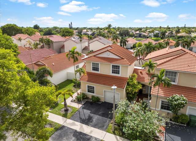 Property at 934 SW 179th Ave, Pembroke Pines, FL 33029, 3 beds, 2.5 baths