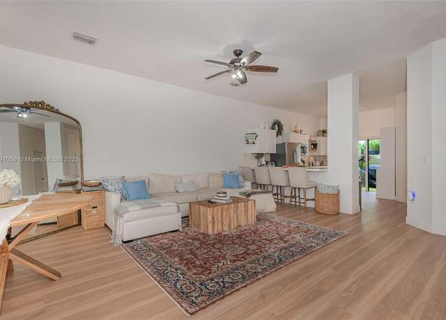 Property at 1966 SE 23rd Ter, Homestead, FL 33035, 2 beds, 2.5 baths