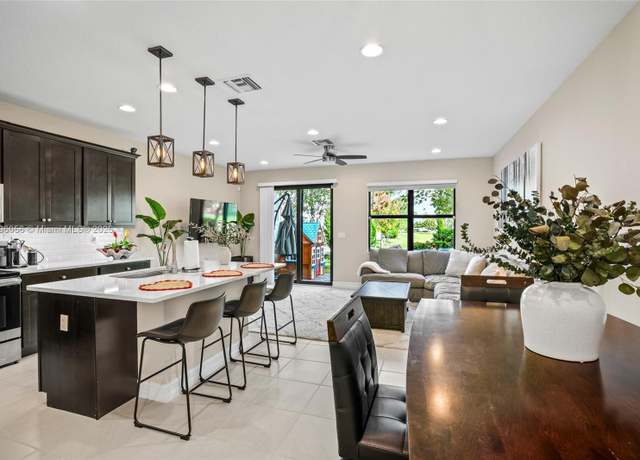 Property at 10103 Akenside Dr, Boca Raton, FL 33428, 3 beds, 2.5 baths