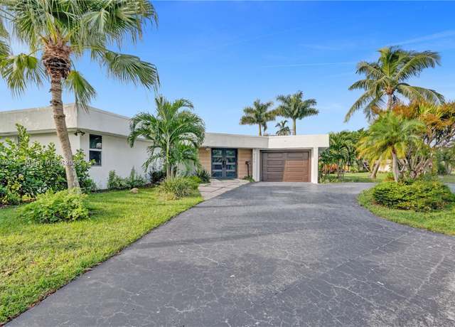 Property at 6106 Royal Poinciana Ln, Tamarac, FL 33319, 5 beds, 3 baths
