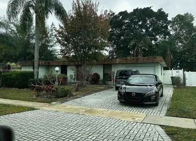 Property at 7705 NW 74th Ave, Tamarac, FL 33321, 3 beds, 2 baths