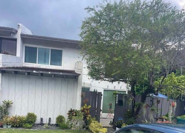 Property at 6508 SW 113th Pl, Miami, FL 33173, 3 beds, 2 baths