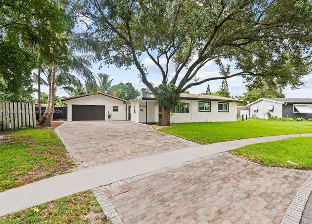 Property at 2320 SW 36th Ave, Fort Lauderdale, FL 33312, 6 beds, 5 baths
