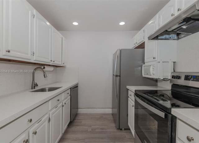 Property at 300 SW 134th Way Unit 203E, Pembroke Pines, FL 33027, 1 bed, 1.5 baths
