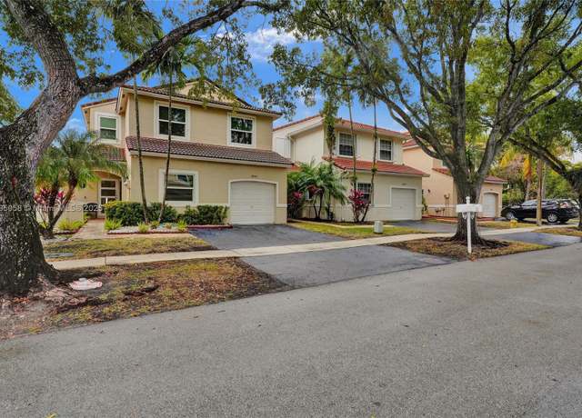 Property at 18060 SW 11th Ct, Pembroke Pines, FL 33029, 3 beds, 3 baths