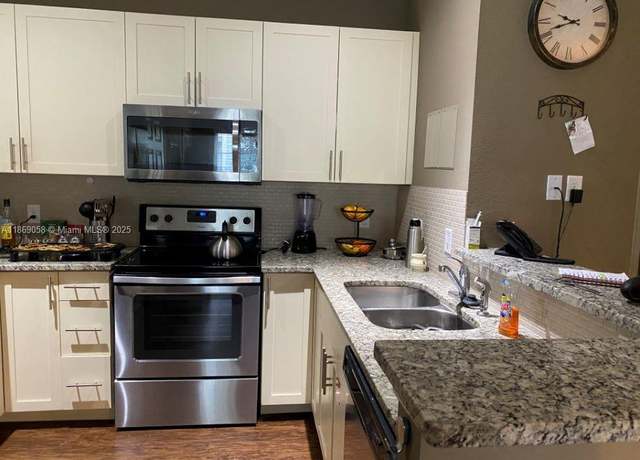 Property at 3209 Gold Ln, Kissimmee, FL 34747, 4 beds, 3 baths