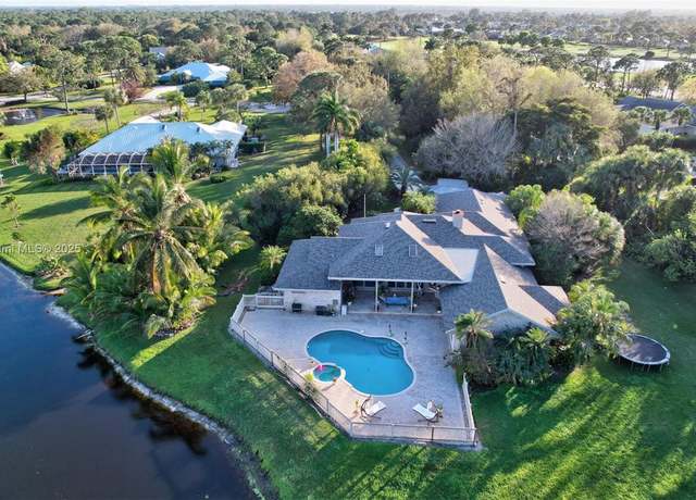 Property at 2400 NW Lakeridge Dr, Palm City, FL 34990, 3 beds, 3 baths