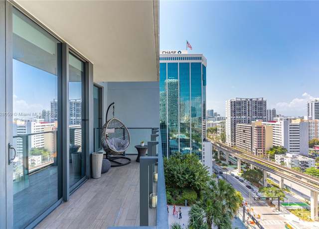Property at 88 SW 7th St #1008, Miami, FL 33130, 1 bed, 1.5 baths