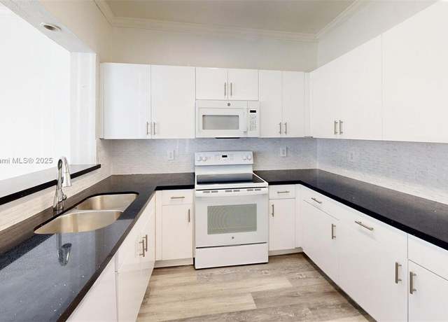 Property at 230 SE 29th Ave #2, Homestead, FL 33033, 3 beds, 2.5 baths