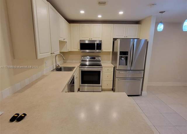 Property at 8700 NW 40th St #8700, Coral Springs, FL 33065, 3 beds, 2.5 baths