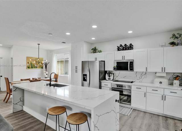 Property at 1381 Sago Ln, Weston, FL 33327, 4 beds, 2.5 baths