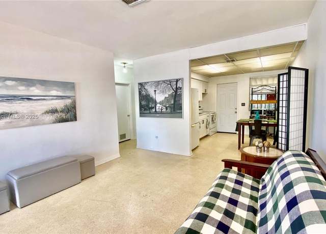 Property at 580 NE 139th St, North Miami, FL 33161, 1017 baths