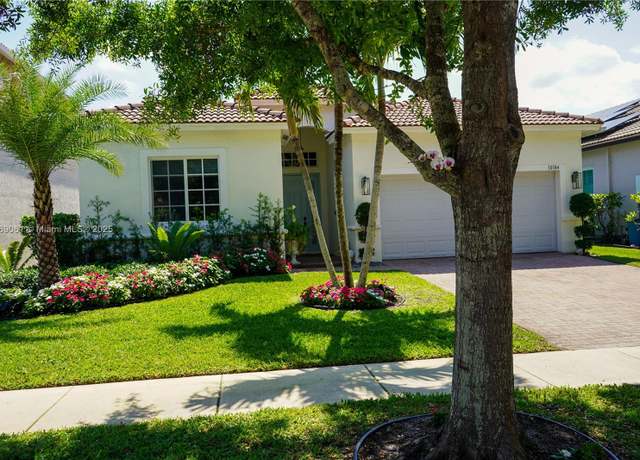 Property at 10184 Boca Vista Dr, Boca Raton, FL 33498, 3 beds, 2 baths