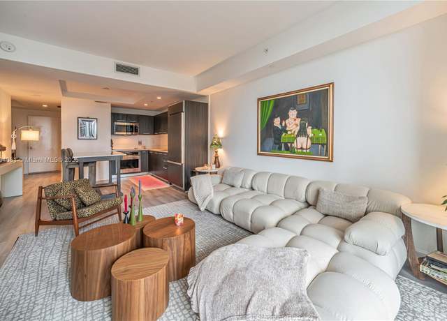 Property at 45 SW 9th St #1204, Miami, FL 33130, 1 bed, 2 baths