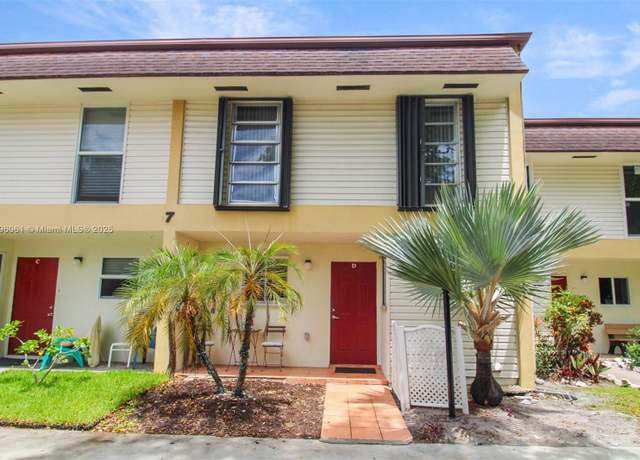 Property at 3321 Farragut St Unit 7D, Hollywood, FL 33021, 3 beds, 2.5 baths