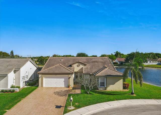 Property at 4024 Summer Chase Ct, Lake Worth, FL 33467, 3 beds, 2 baths