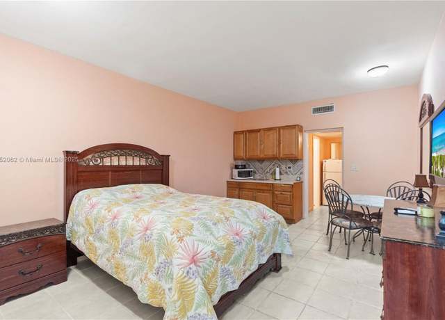 Property at 26 Diplomat Pkwy #2356, Hallandale Beach, FL 33009, 1 bed, 1 bath