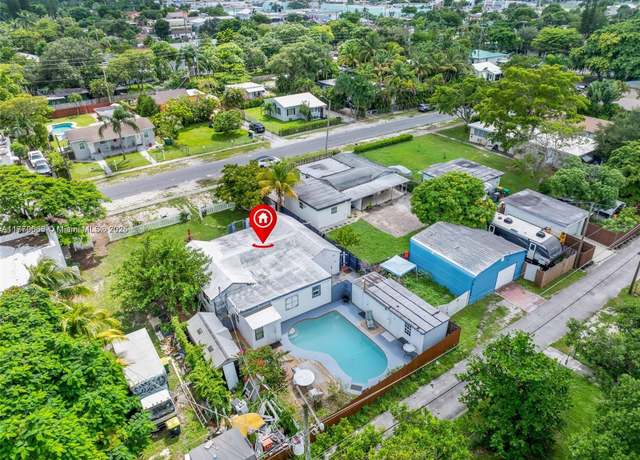 Property at 230 SW 14th St, Dania Beach, FL 33004, 17 beds, 7 baths