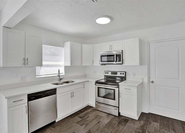 Property at 242 SW 9th St, Dania Beach, FL 33004, 11 beds, 8 baths