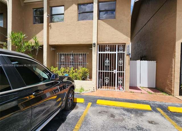 Property at 5328 W 26th Ave #112, Hialeah, FL 33016, 3 beds, 2.5 baths