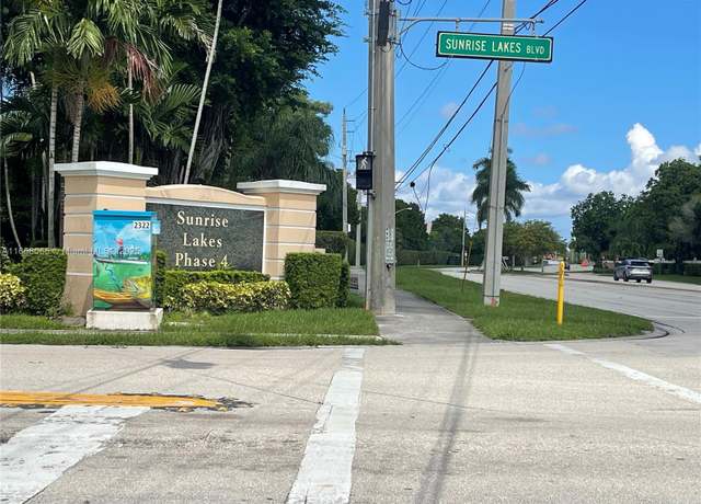 Property at 10442 Sunrise Lakes Blvd #303, Sunrise, FL 33322, 2 beds, 1.5 baths