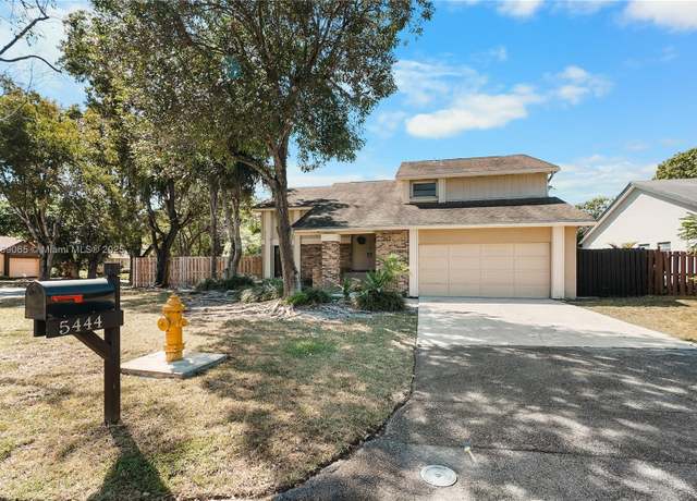 Property at 5444 SW 150th Pl, Miami, FL 33185, 4 beds, 3.5 baths