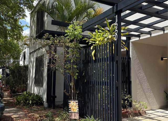 Property at 1550 E Golfview Dr, Pembroke Pines, FL 33026, 3 beds, 2 baths
