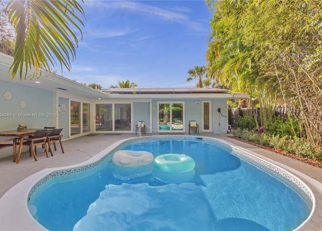 Property at 204 SW 19th Ave, Fort Lauderdale, FL 33312, 3 beds, 2 baths