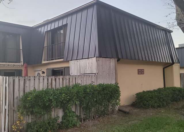 Property at 2464 Waterside Dr #2464, Lake Worth, FL 33461, 2 beds, 2.5 baths