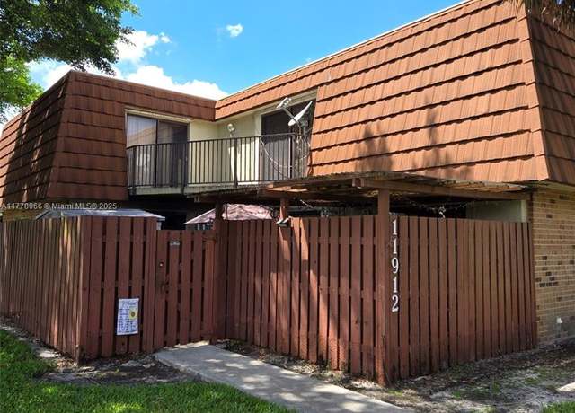 Property at 11912 SW 13th Ct #11912, Davie, FL 33325, 3 beds, 2.5 baths