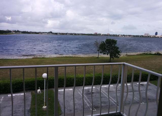 Property at 480 Executive Center Dr Unit 3C, West Palm Beach, FL 33401, 1 bed, 1 bath