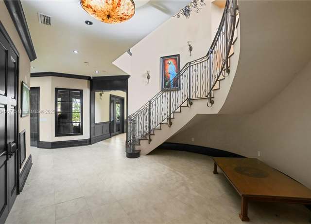 Property at 20508 SW 140th Ave, Miami, FL 33177, 6 beds, 6.5 baths