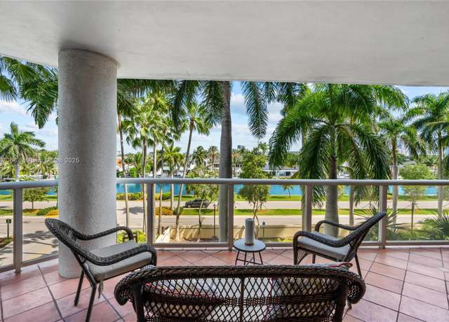 Property at 3598 Yacht Club Dr #302, Aventura, FL 33180, 3 beds, 2 baths