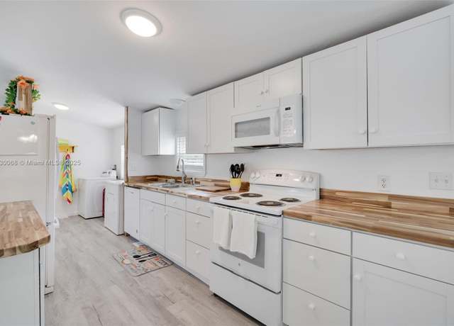 Property at 16921 Windcrest Dr, Fort Myers, FL 33908, 2 beds, 2 baths
