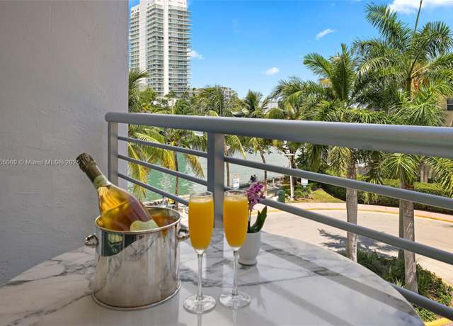 Property at 1450 Lincoln Rd #403, Miami Beach, FL 33139, 1 bed, 1.5 baths