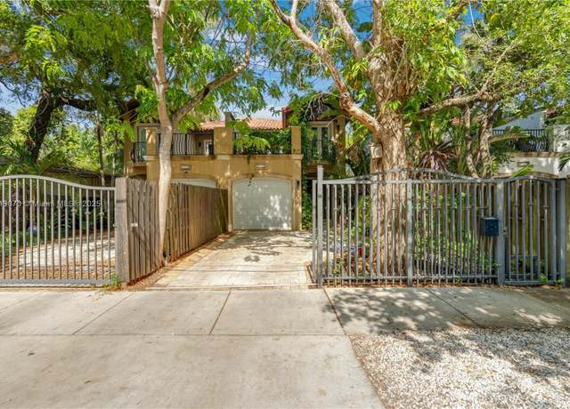 Property at 3154 Gifford Ln #3154, Miami, FL 33133, 3 beds, 2.5 baths
