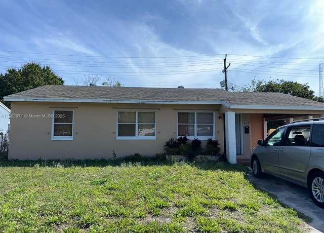 Property at 936 45th St, West Palm Beach, FL 33407, 3 beds, 1 bath