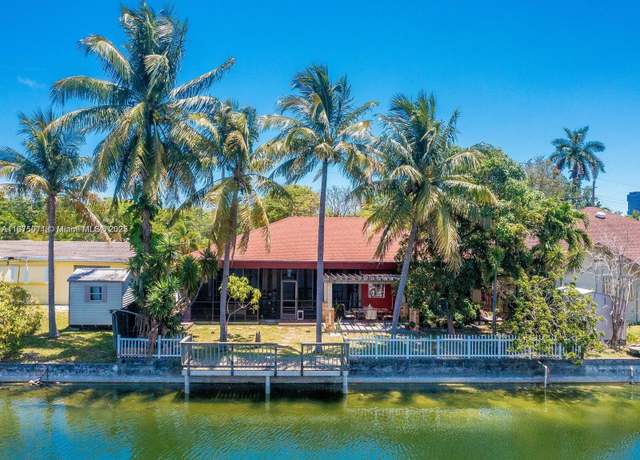 Property at 232 SW 7th Ave, Hallandale Beach, FL 33009, 3 beds, 2.5 baths