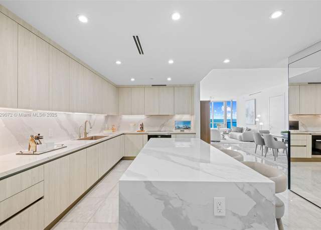 Property at 100 S Pointe Dr #2107, Miami Beach, FL 33139, 2 beds, 2.5 baths