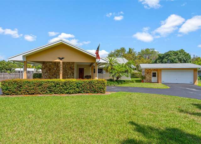 Property at 16901 SW 89th Ave, Palmetto Bay, FL 33157, 3 beds, 2 baths