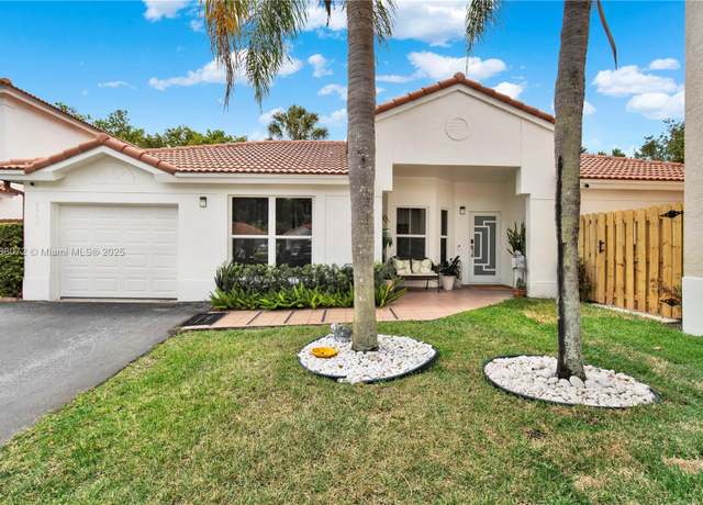 Property at 5566 NW 102nd Pl, Doral, FL 33178, 4 beds, 2 baths
