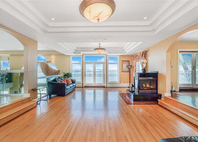 Property at 30 Aviva Ct, Staten Island, NY 10307, 4 beds, 5 baths
