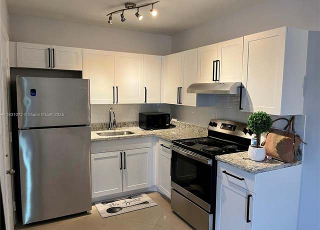 Property at 1824 Monroe St #8, Hollywood, FL 33020, 1 bed, 1 bath