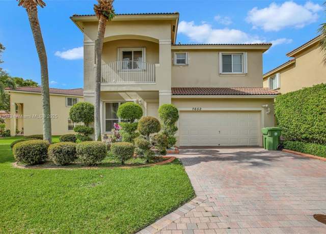 Property at 7652 NW 23rd St, Pembroke Pines, FL 33024, 4 beds, 2.5 baths