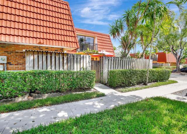 Property at 701 NW 98th Cir, Plantation, FL 33324, 2 beds, 2.5 baths