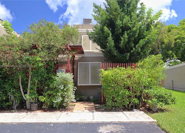 Property at 11060 N Lakeview Dr, Pembroke Pines, FL 33026, 2 beds, 2 baths