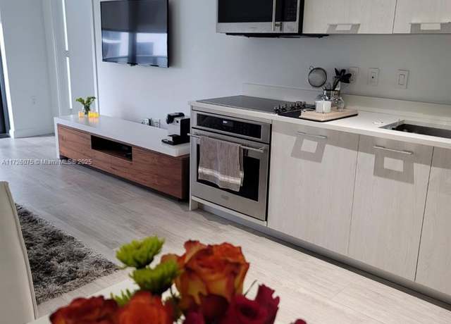Property at 55 SW 9th St #2709, Miami, FL 33130, 1 bed, 1.5 baths