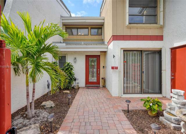 Property at 3092 Bermwood Ln #238, Hollywood, FL 33021, 2 beds, 2.5 baths